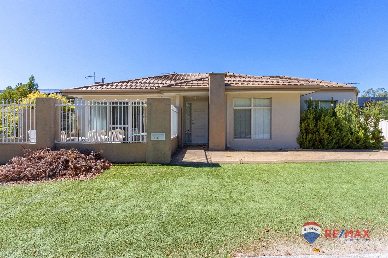 3 bedrooms House in 1/156 Streich Avenue KELMSCOTT WA, 6111