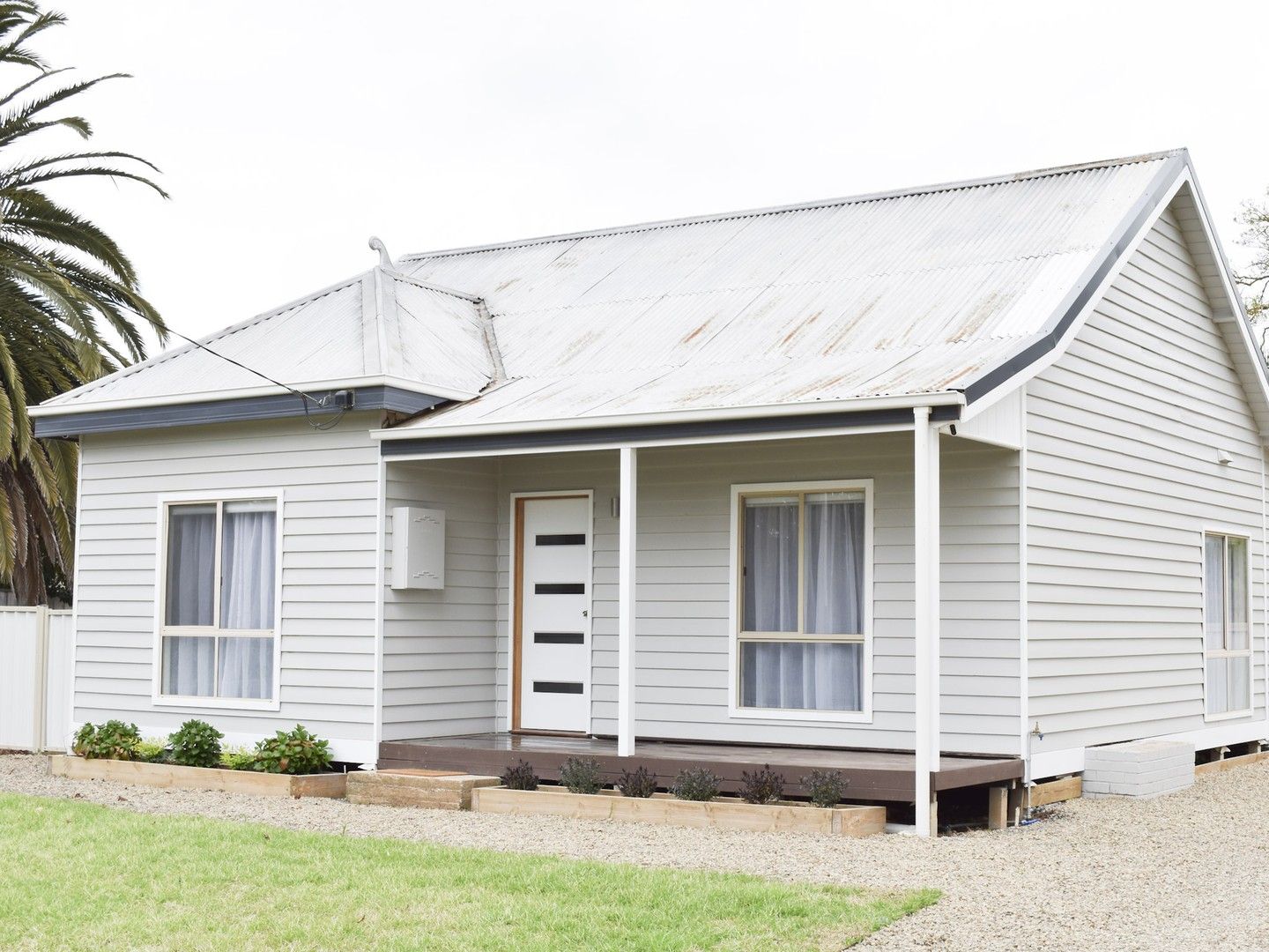 3 bedrooms House in 44 Toolamba Road MOOROOPNA VIC, 3629
