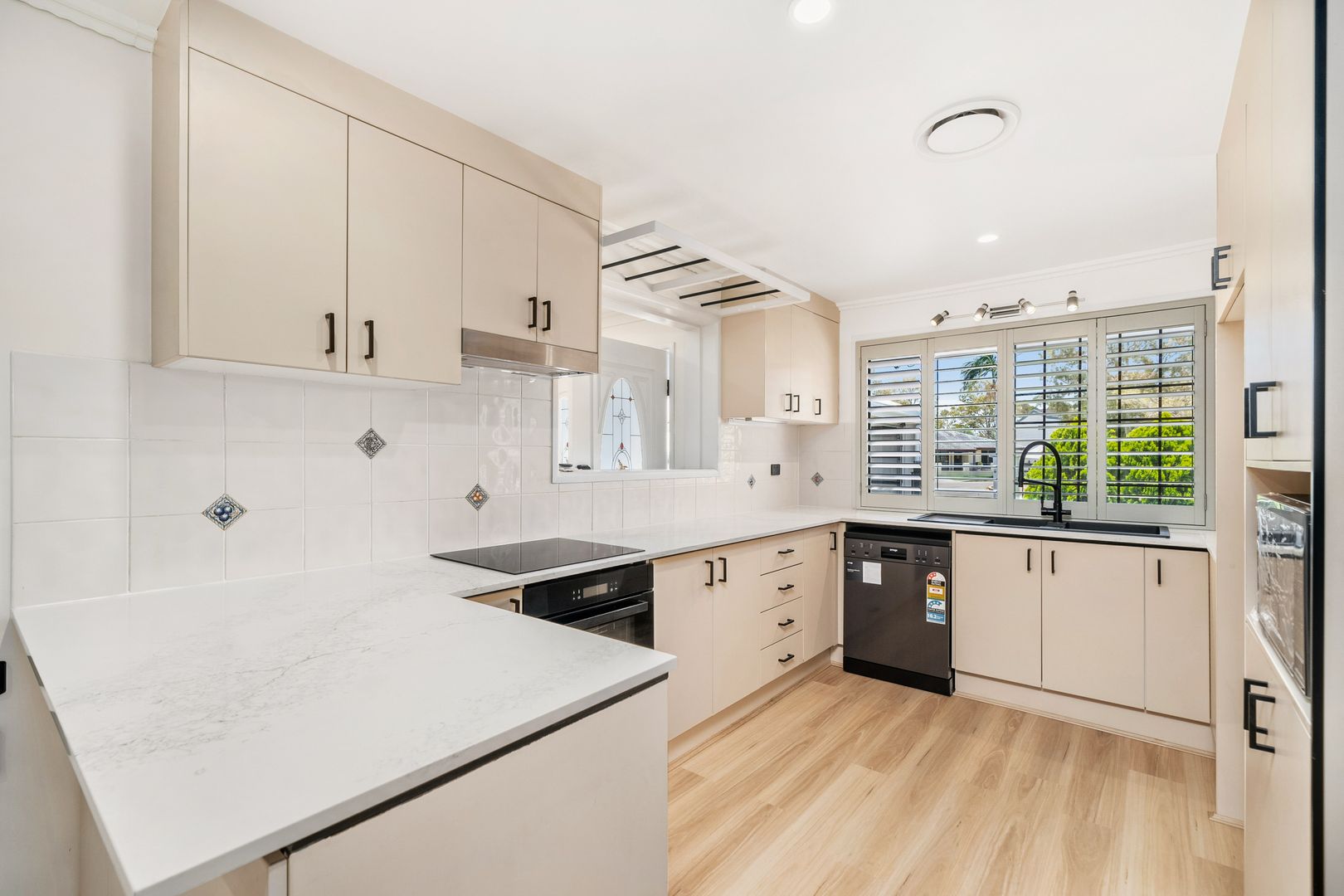 7 Vista Court, Newport QLD 4020 Domain