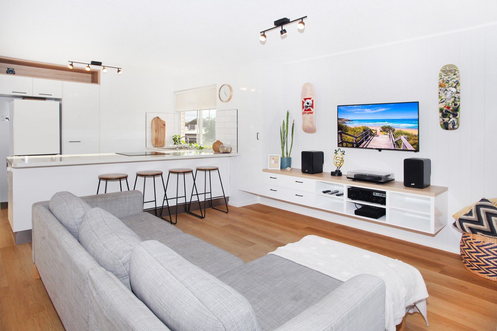 2 bedrooms Apartment / Unit / Flat in 4/14 Melrose Parade MAROOCHYDORE QLD, 4558