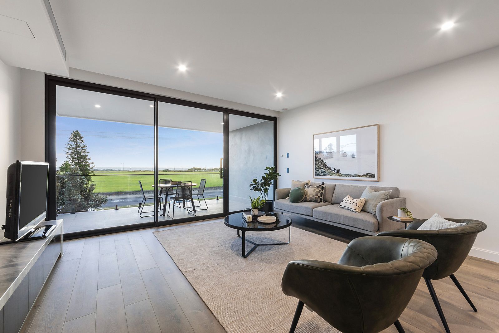 72 Marine Parade, Elwood VIC 3184, Image 2