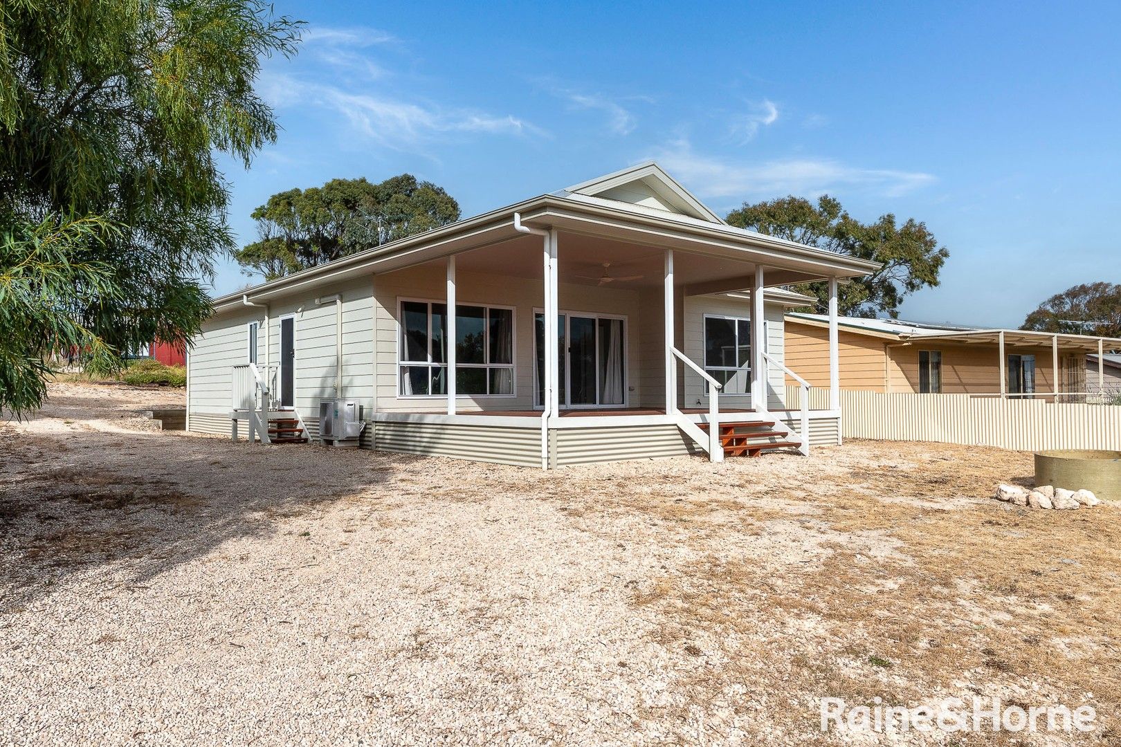 4 bedrooms House in 36 Bayview Road CLAYTON BAY SA, 5256