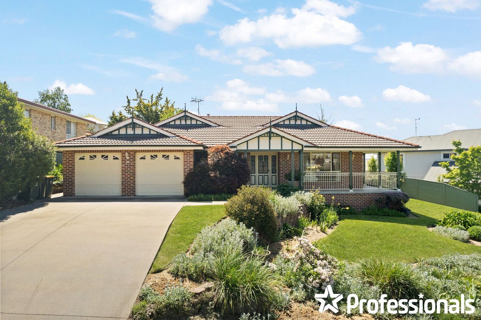 5 bedrooms House in 49 Cedar Drive LLANARTH NSW, 2795