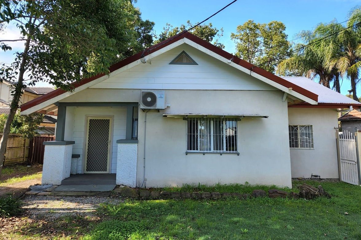 3 bedrooms House in 1 Lyndon Street FAIRFIELD NSW, 2165