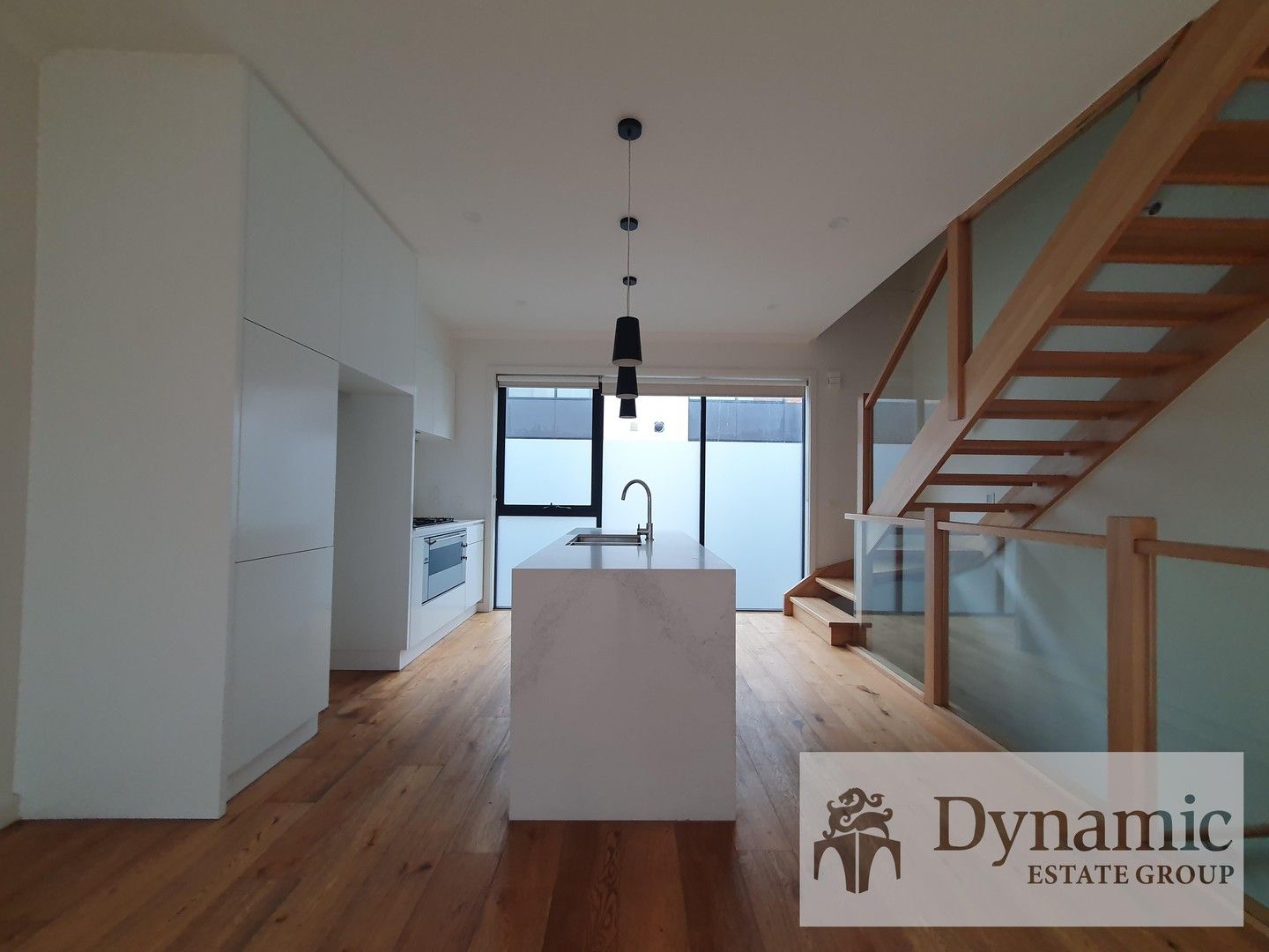 3 bedrooms Townhouse in 10 Tomkins Road PORT MELBOURNE VIC, 3207