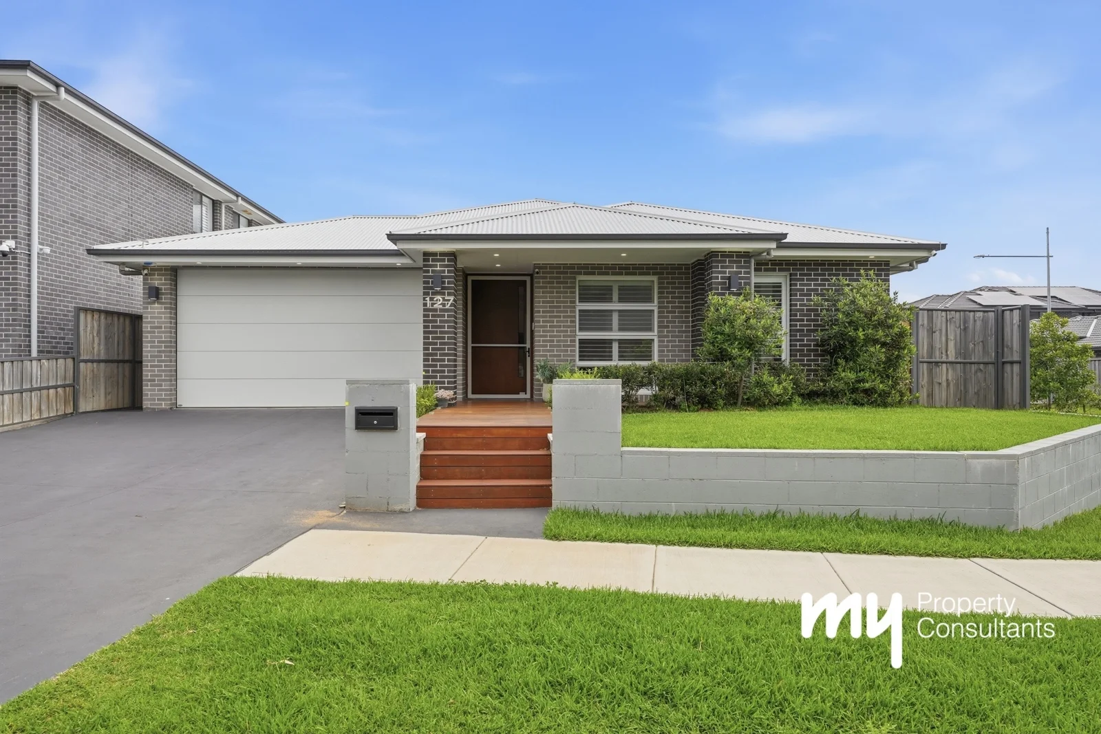 127 Pleasant Circuit, Gledswood Hills NSW 2557