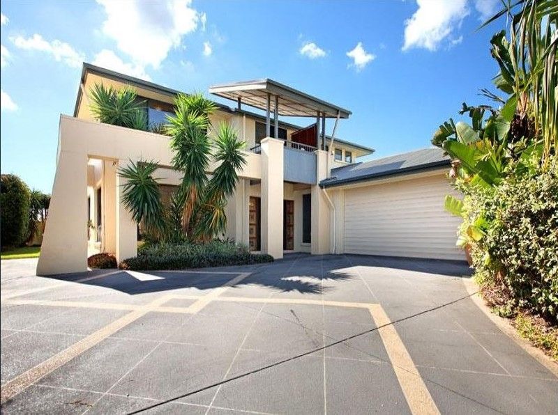 5 bedrooms House in 28 John Street MANLY WEST QLD, 4179