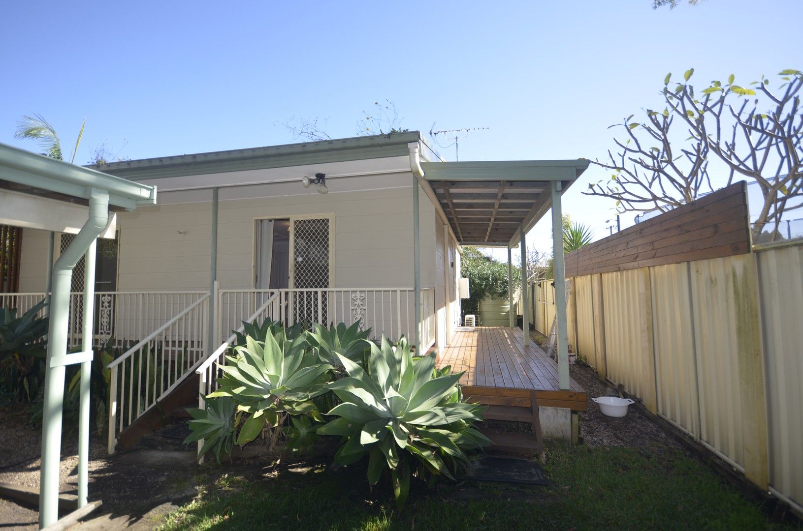 2 bedrooms House in 85 Blackwa Ocean Beach Road WOY WOY NSW, 2256