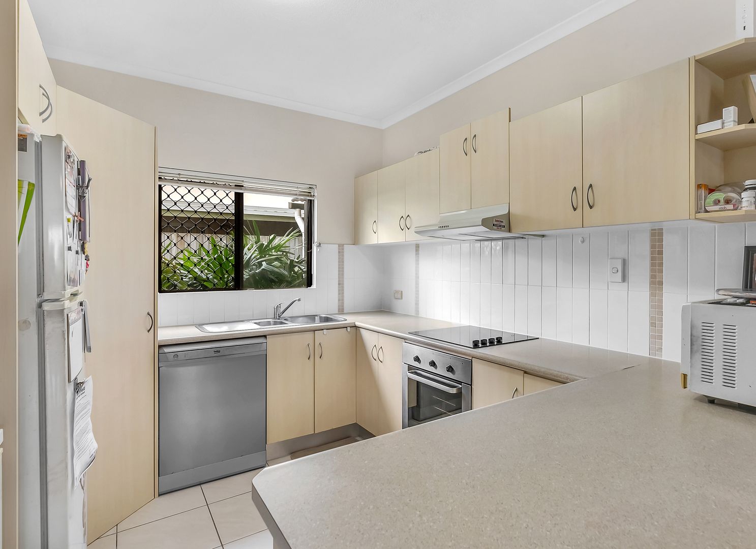 9/10-12 Oyster Court, Trinity Beach QLD 4879, Image 2