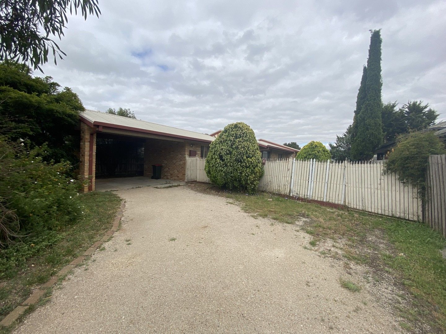 3 bedrooms House in 5 Potomac Close WERRIBEE VIC, 3030