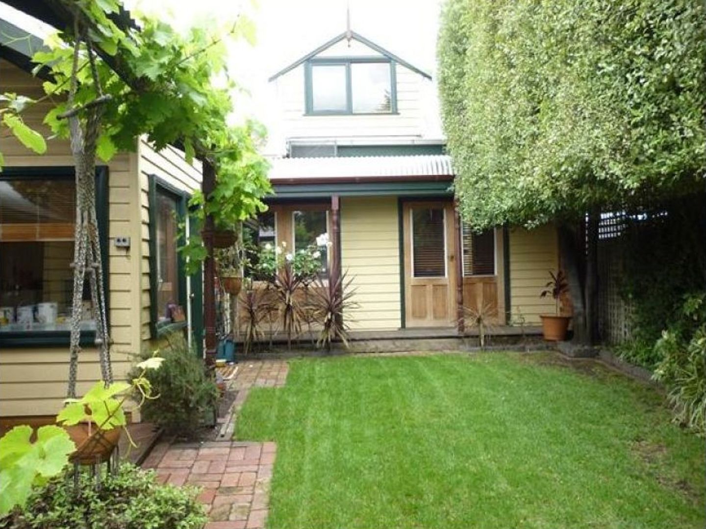 3 bedrooms House in 170 Heath Street PORT MELBOURNE VIC, 3207