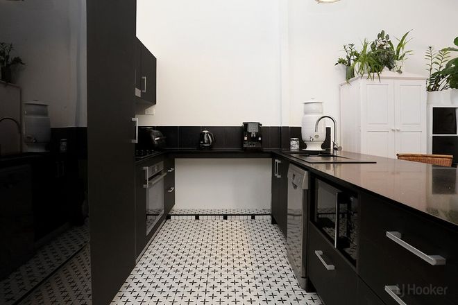 26/63 Olsen Avenue Labrador 4215 - Image 6