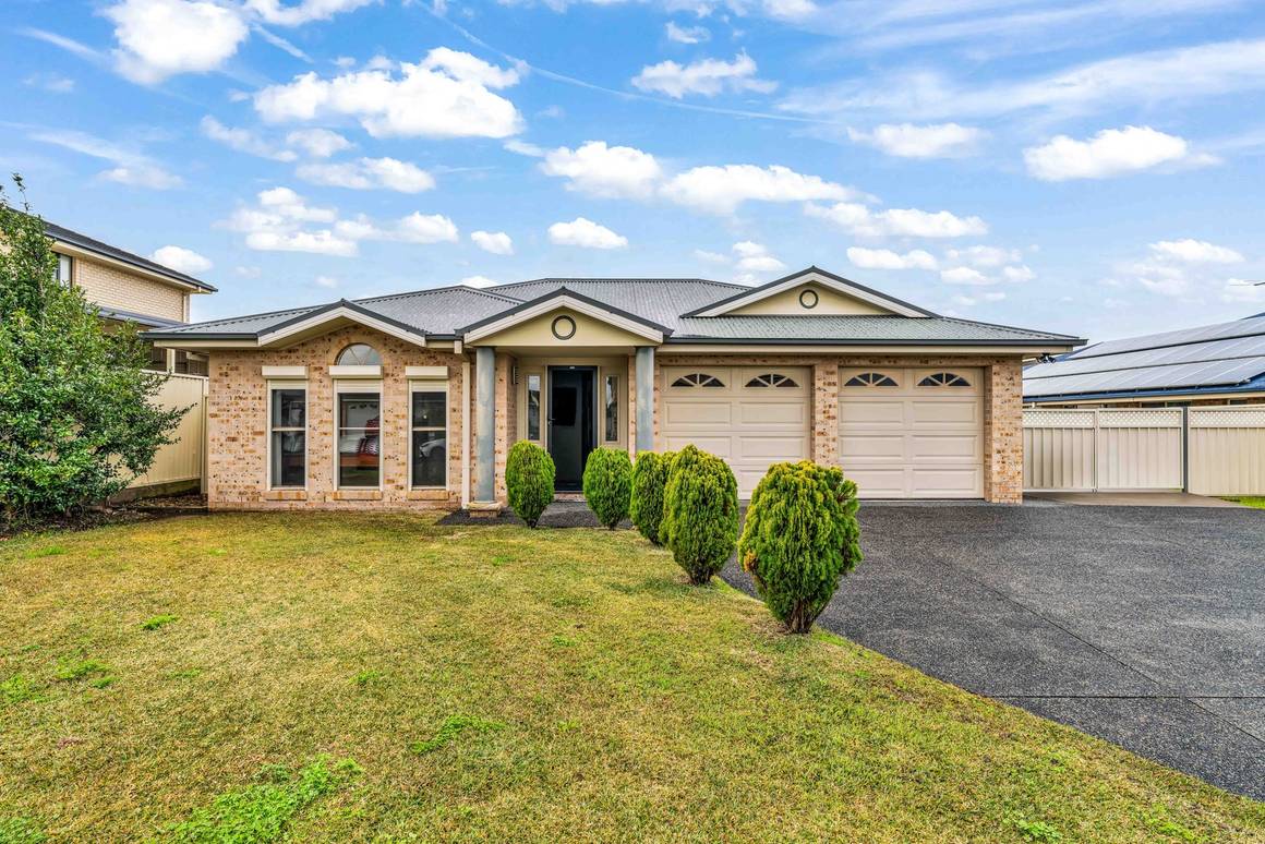 Picture of 5 Drayton Crescent, THORNTON NSW 2322