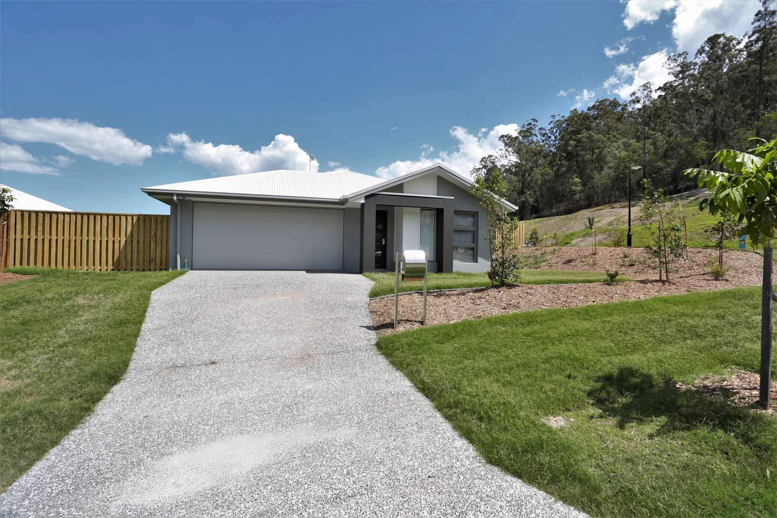 25 Grevillea Crescent, Maudsland QLD 4210, Image 0