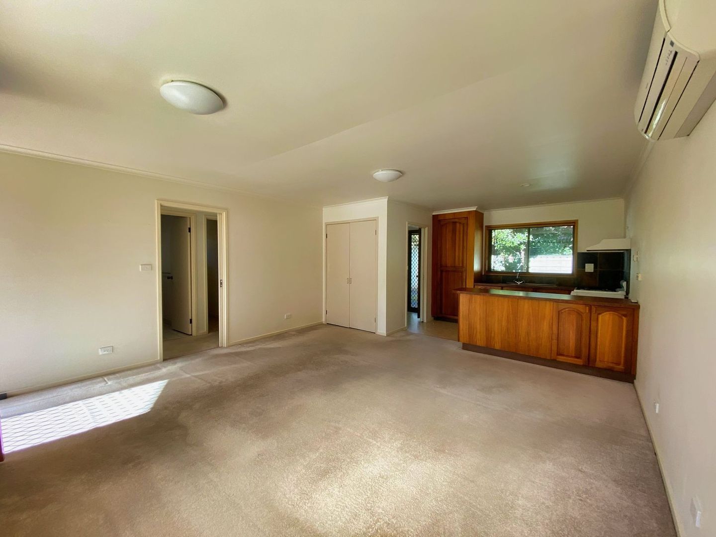 3/2 Station Street, Bright VIC 3741, Image 2