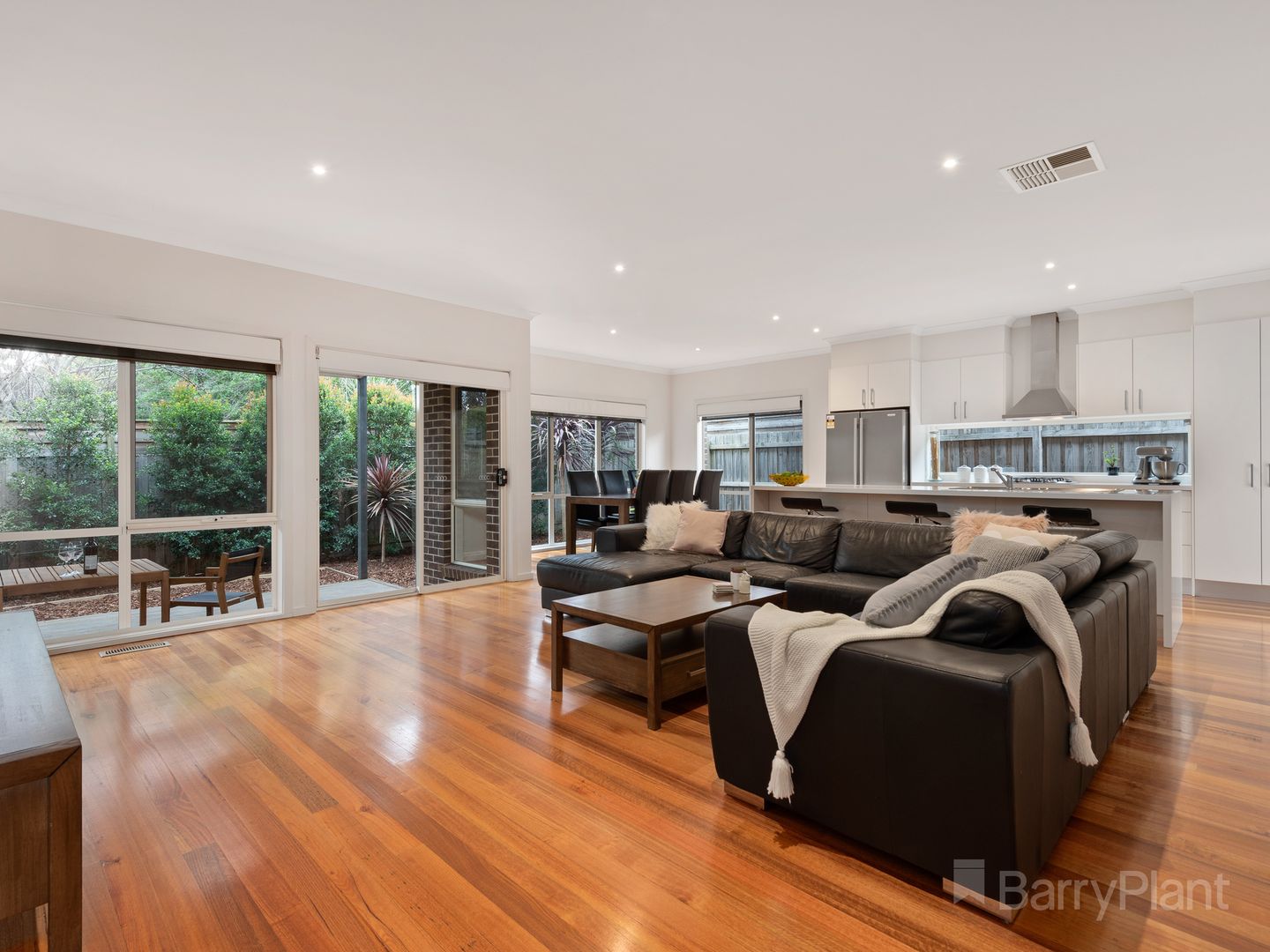 2/9 Bernard Street, Bayswater VIC 3153, Image 1