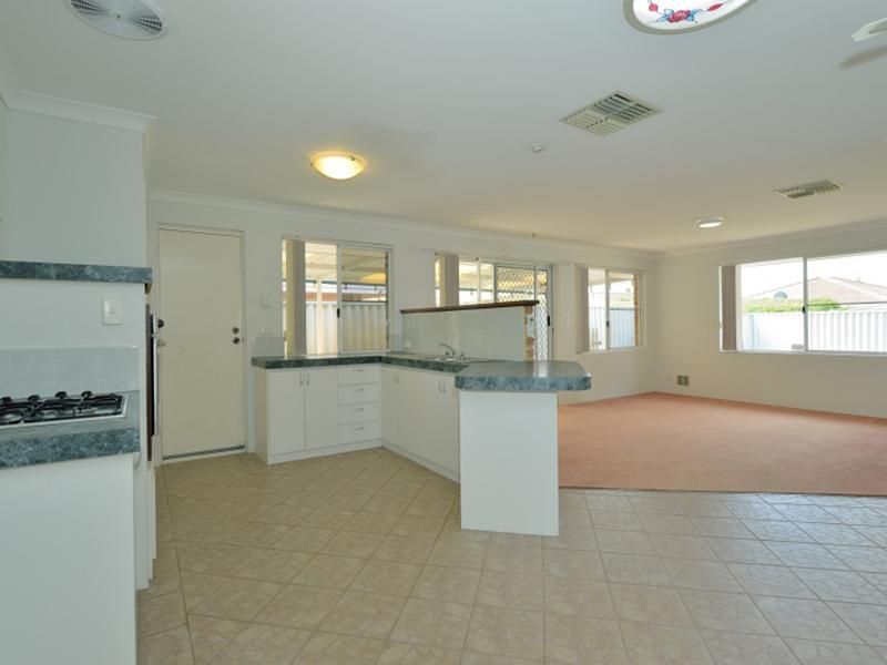 32 Royal Palm Drive, WARNBRO WA 6169, Image 2