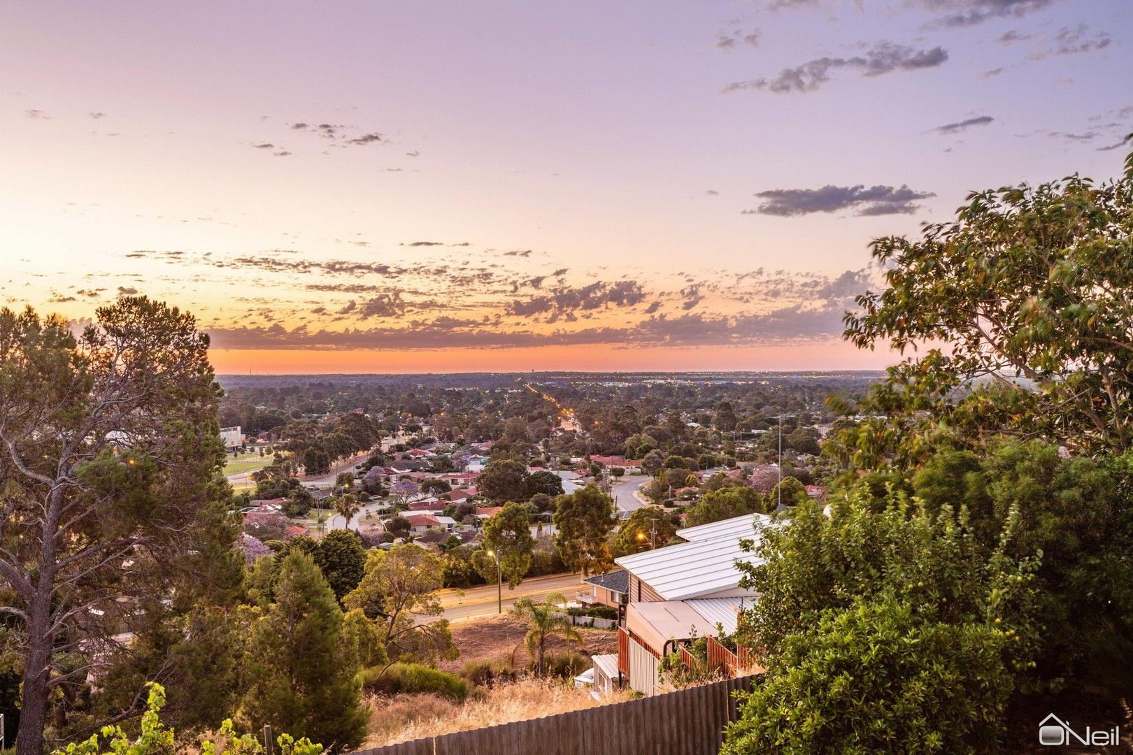 3 bedrooms House in 22 Wangoola Terrace MOUNT NASURA WA, 6112