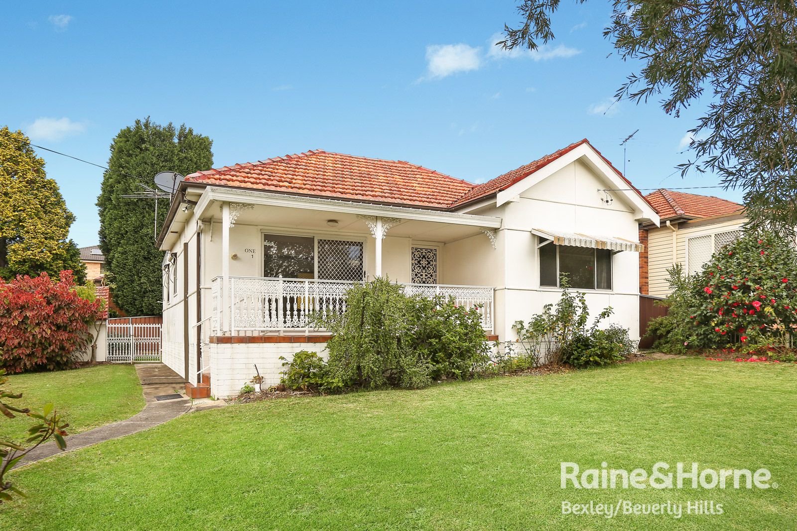 1 Georges Crescent, Roselands NSW 2196