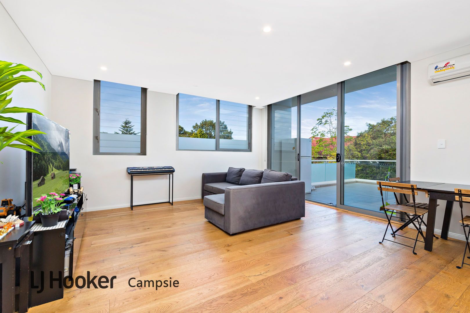 303/13A Third Avenue, Campsie NSW 2194, Image 2