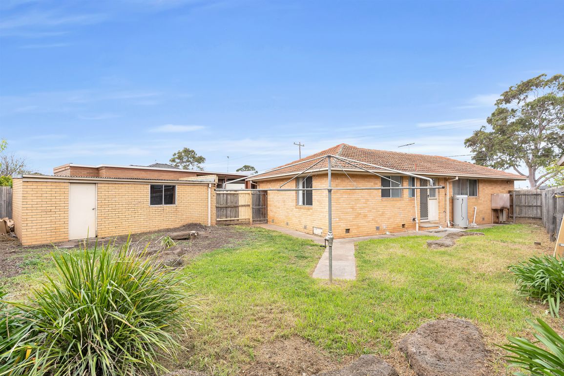 3 bedrooms House in 34 Russell Street WERRIBEE VIC, 3030