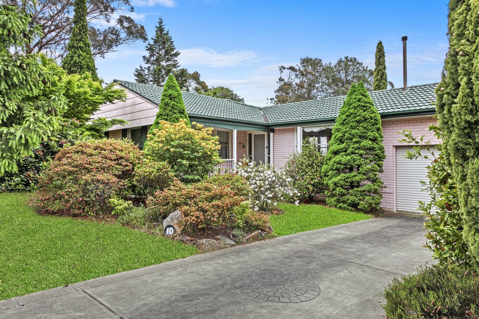 10 Farnham Avenue, Wentworth Falls NSW 2782, Image 1