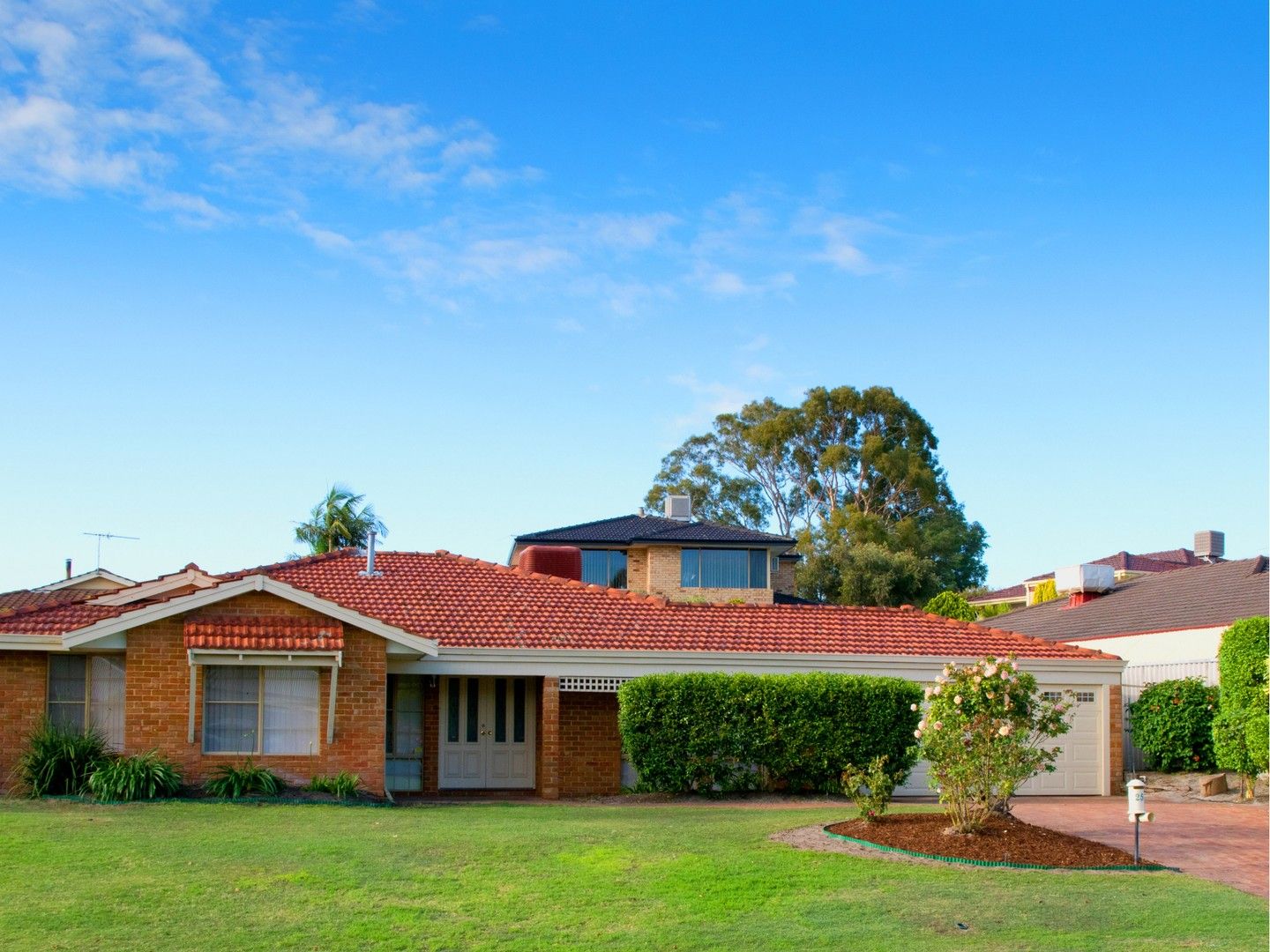 4 bedrooms House in 25 Broadbent Loop LEEMING WA, 6149