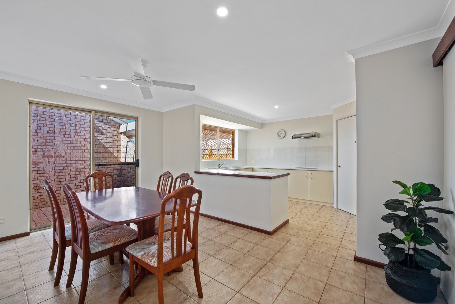 10 Torquay Place, Tarcoola Beach WA 6530, Image 2