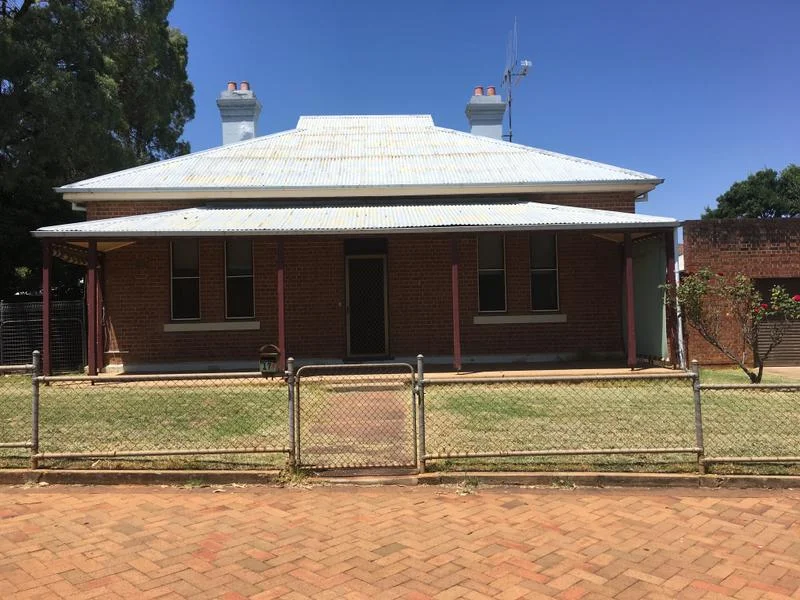 17 MAUGHAN STREET, Wellington NSW 2820