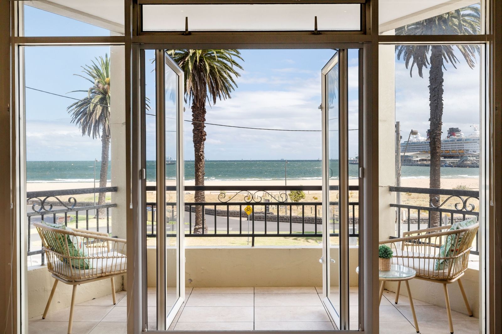 204/89 Beach Street, Port Melbourne VIC 3207, Image 1