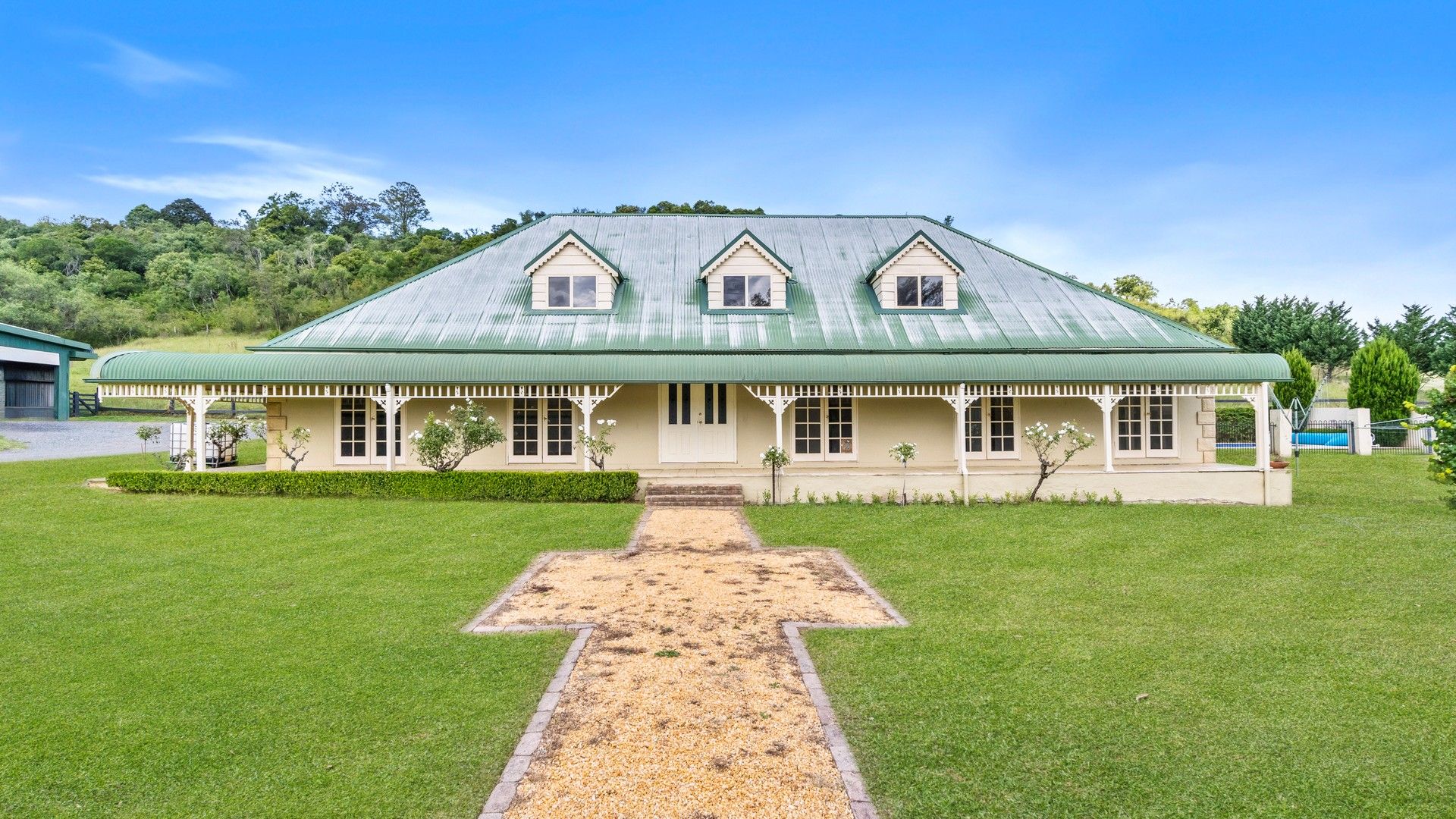 1381 Remembrance Driveway, Razorback NSW 2571 - House for Rent