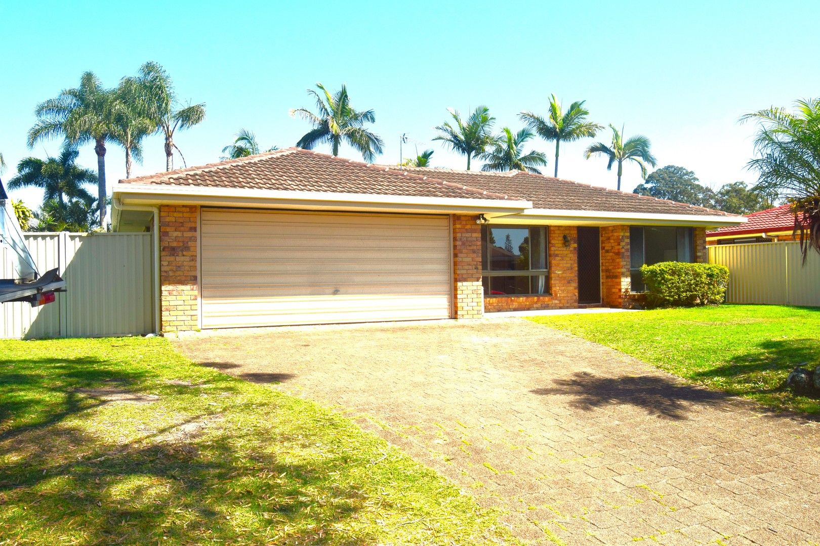 3 bedrooms House in 339 Rio Vista Boulevard MERMAID WATERS QLD, 4218