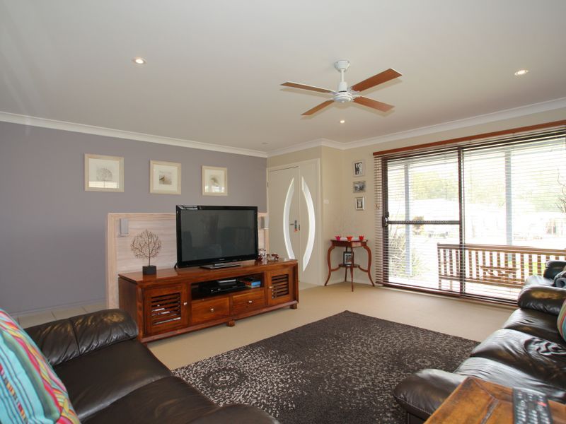 19 Surfway Avenue, BERRARA NSW 2540, Image 2