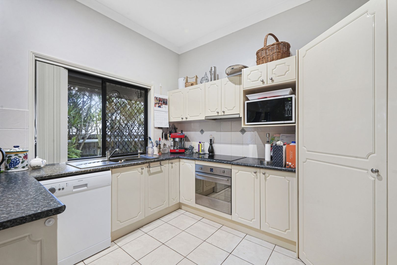 24 Orchna Street, Burleigh Heads QLD 4220, Image 2