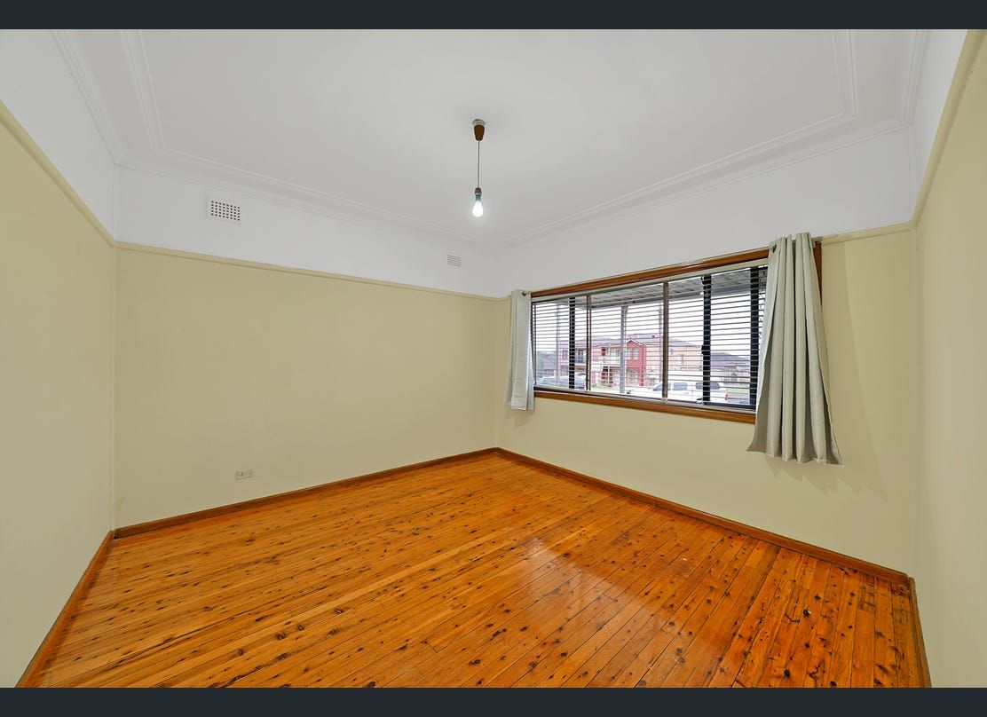 3 bedrooms House in 13B Chesham Parade GLENFIELD NSW, 2167