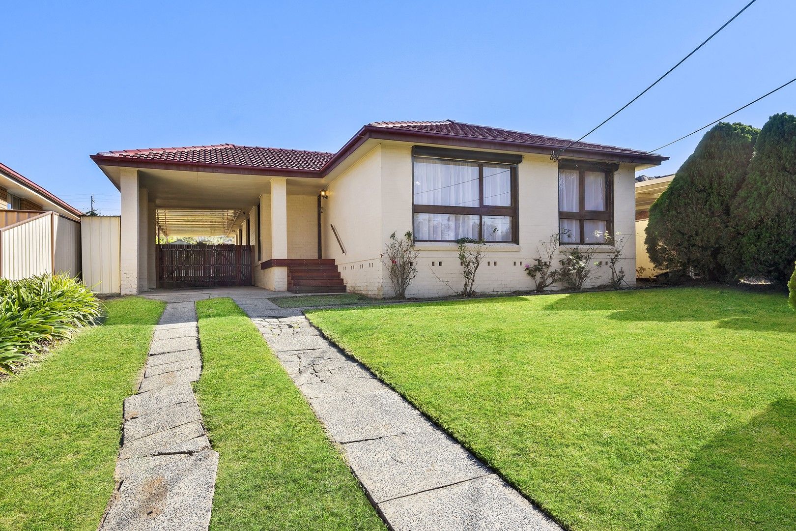 4 bedrooms House in 43 Myuna Crescent SEVEN HILLS NSW, 2147