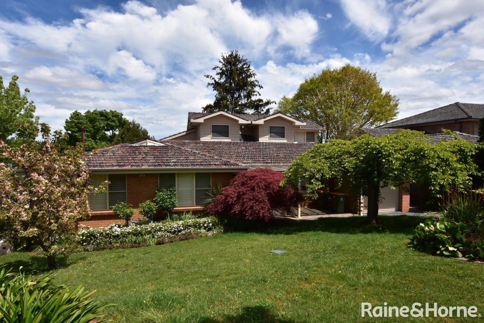 4 bedrooms House in 38 Larela Circuit ORANGE NSW, 2800