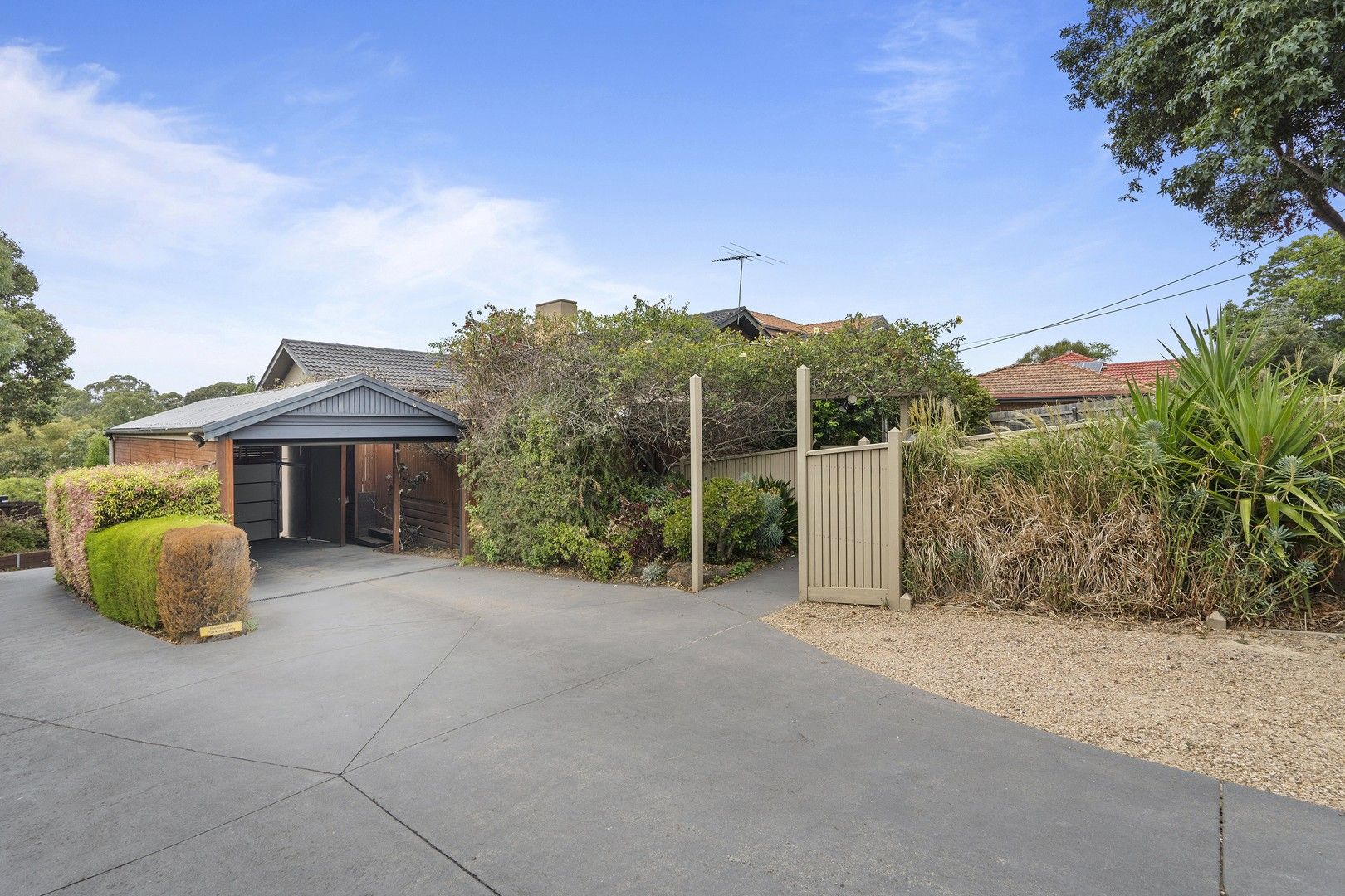 4 bedrooms Apartment / Unit / Flat in 1/32 Belgravia Avenue MONT ALBERT NORTH VIC, 3129