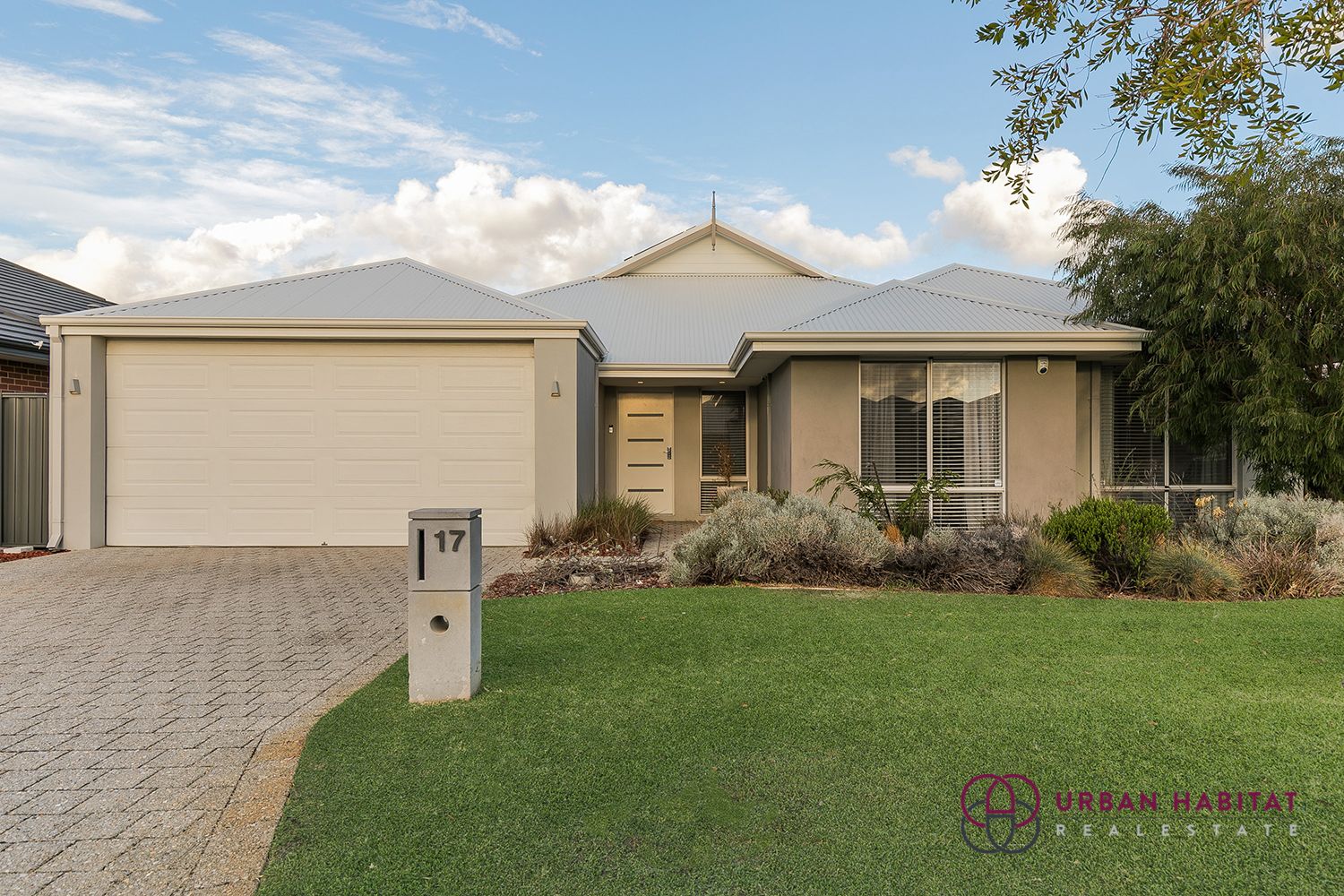 4 bedrooms House in 17 Ellsworth Road WELLARD WA, 6170