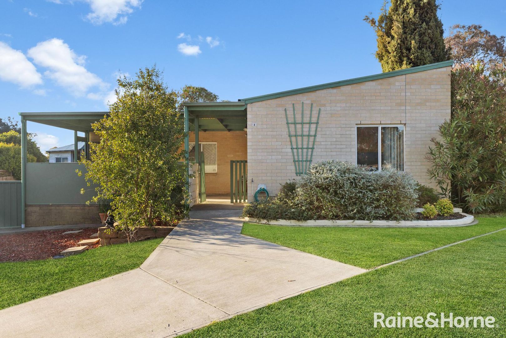 4 Bailes Court, Wanniassa ACT 2903, Image 1