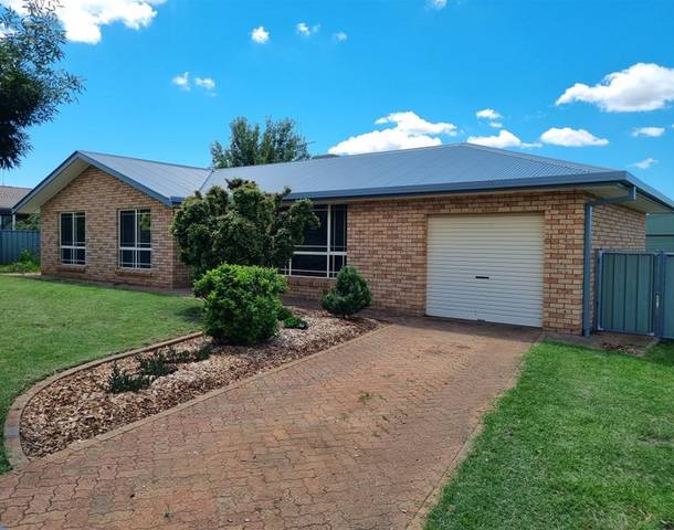 21 Thomas Tom Crescent, Parkes NSW 2870