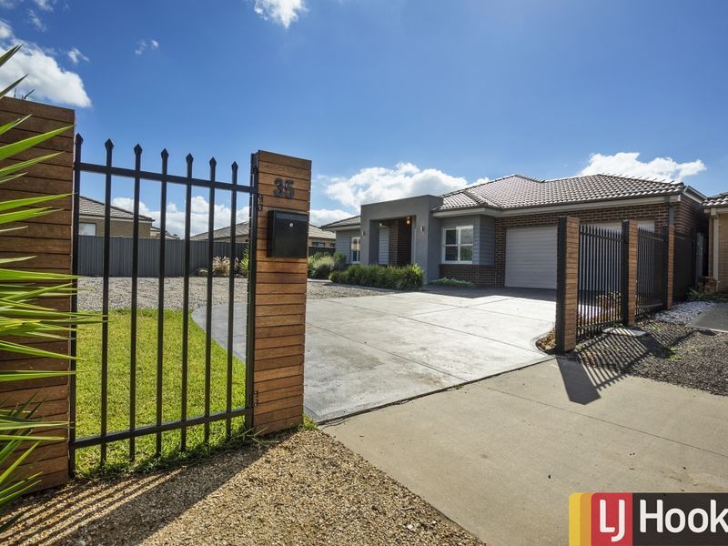 35 Finsbury Crescent, Manor Lakes VIC 3024, Image 0