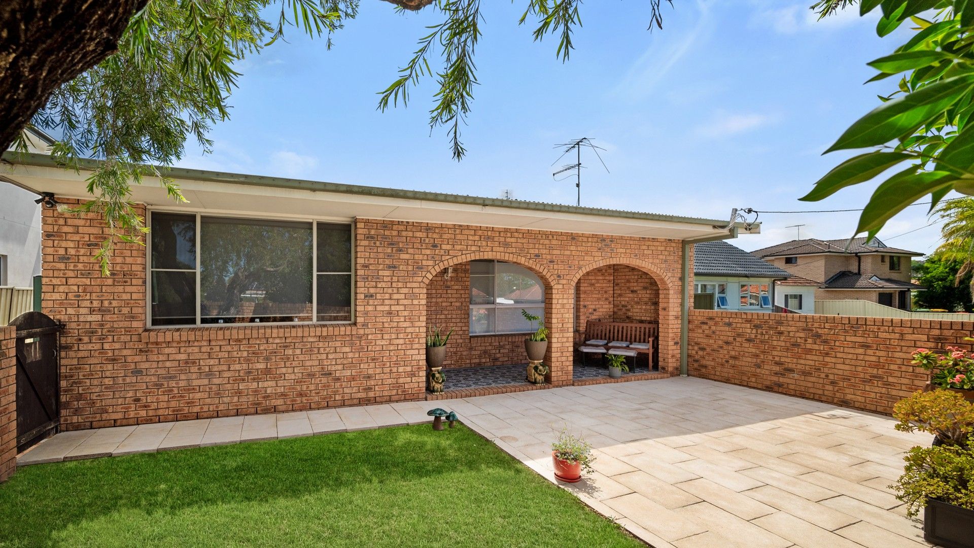 2/8 Bradbury Avenue, Campbelltown NSW 2560, Image 0