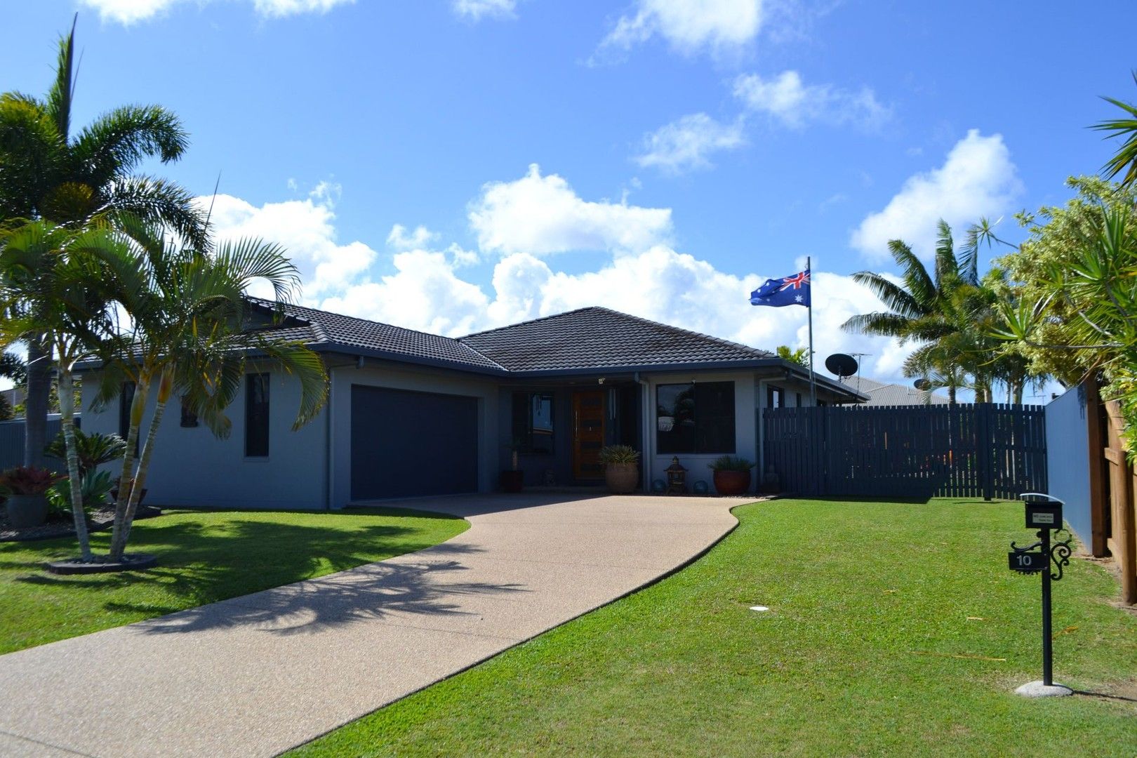 4 bedrooms House in 10 Vidar Crescent OORALEA QLD, 4740