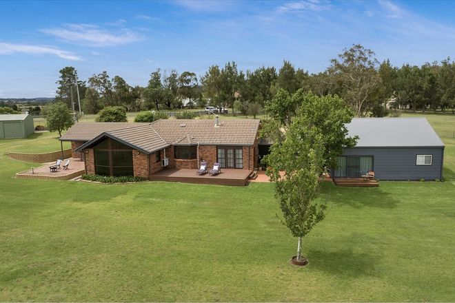 Picture of 16 Highlands Road, ARMIDALE NSW 2350