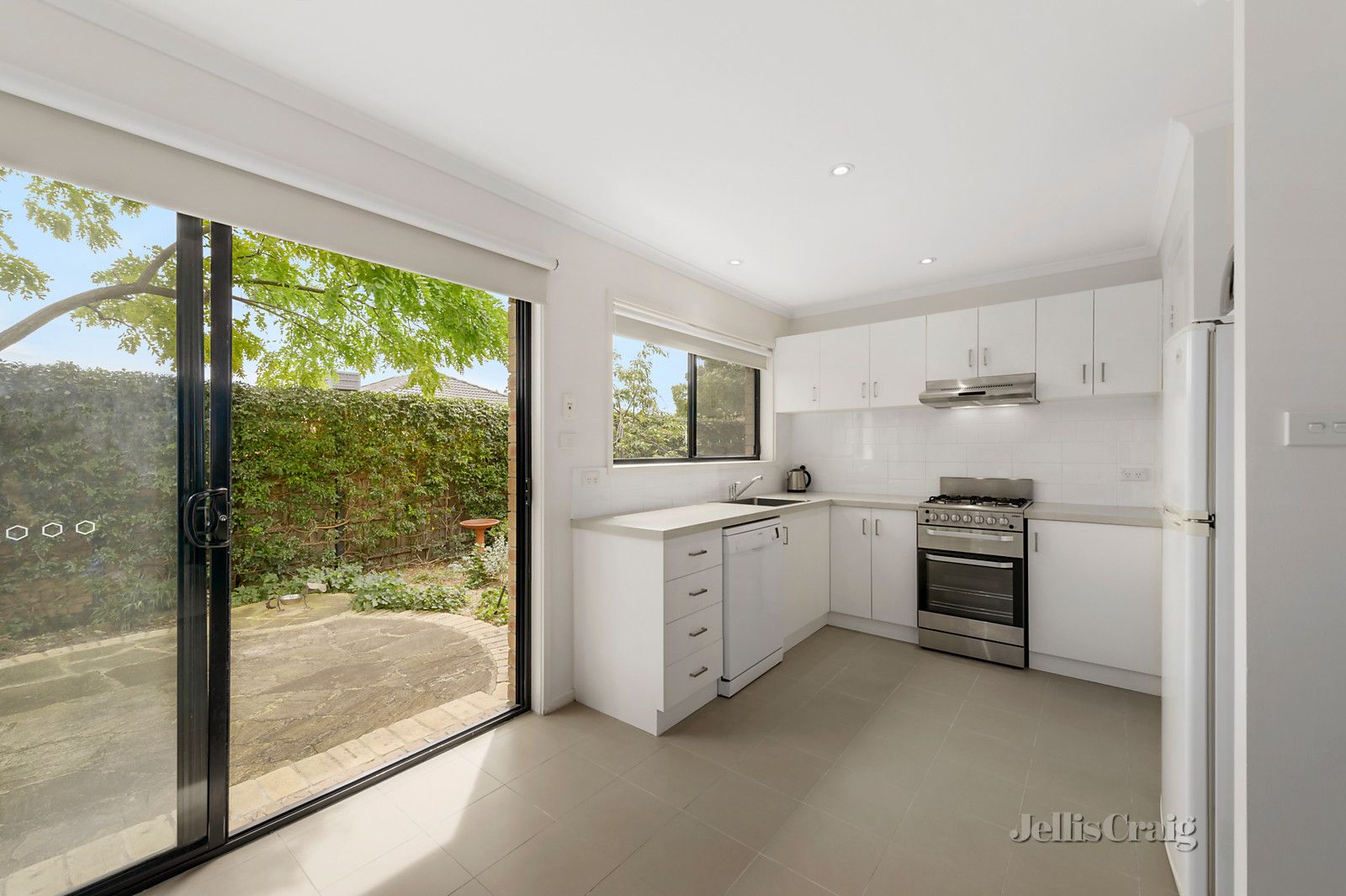 3 Cherrytree Lane, Box Hill South VIC 3128, Image 2