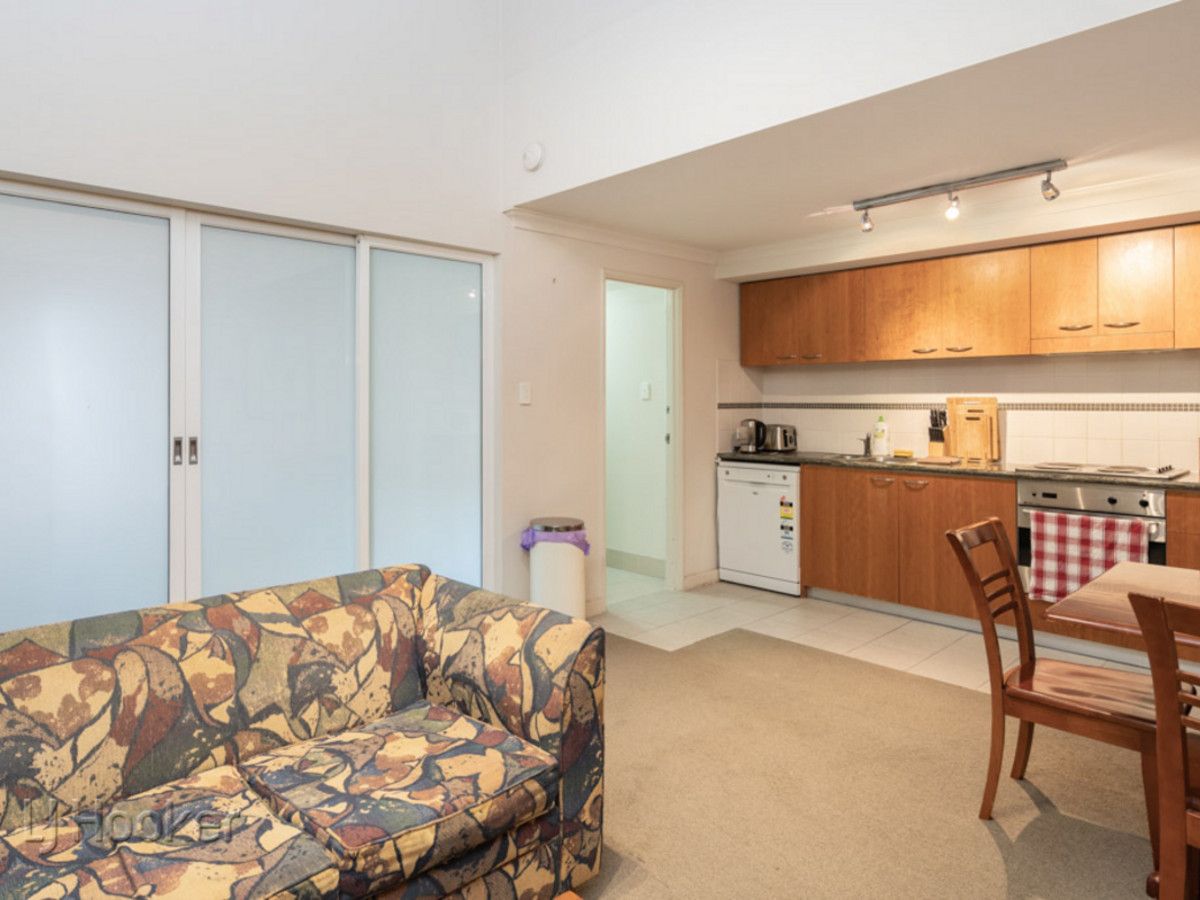 610/112 Mounts Bay Road, Perth WA 6000, Image 2