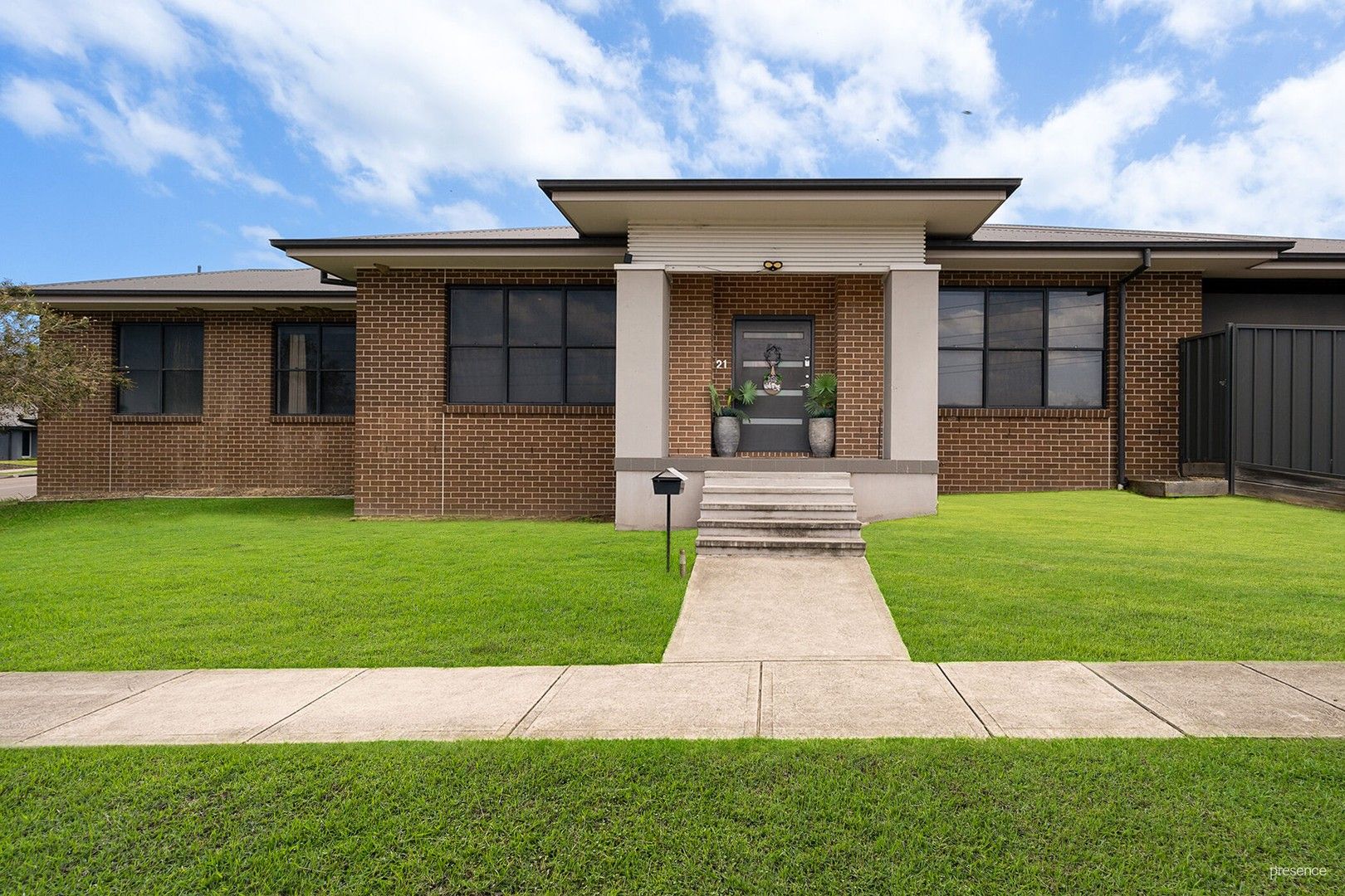 4 bedrooms House in 21 Blantyre Road MACQUARIE HILLS NSW, 2285