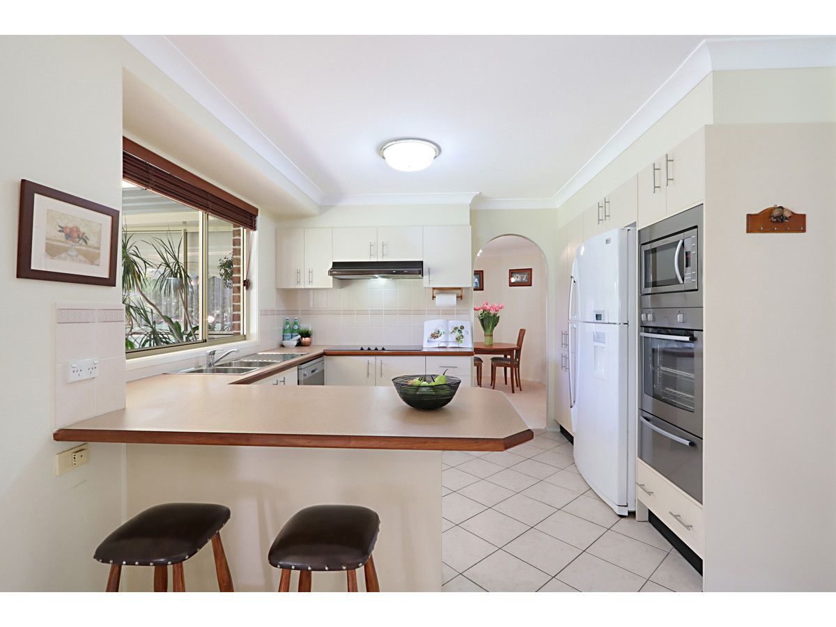 6 Magnolia Place, Macquarie Fields NSW 2564, Image 1