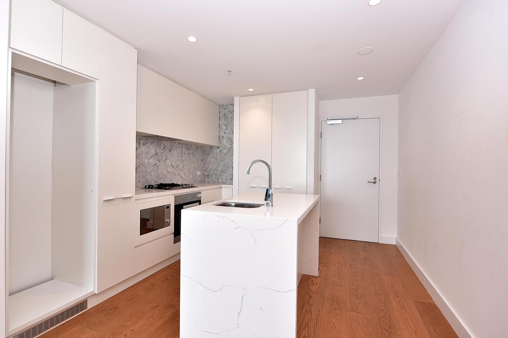 3 bedrooms Apartment / Unit / Flat in 1017/850 Whitehorse Road BOX HILL VIC, 3128